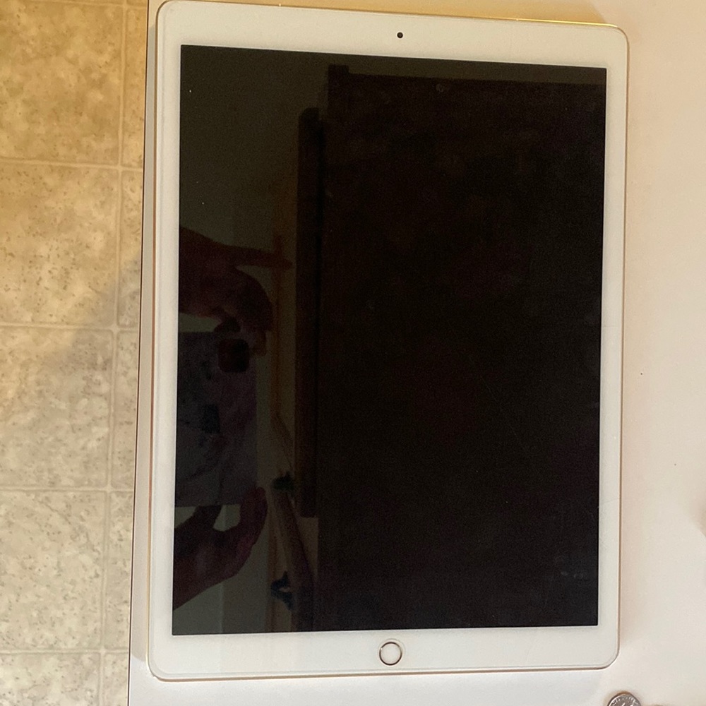 iPad Pro 256gb for sale. Latest iPadOS 15.3.1 🤩🤩🤩